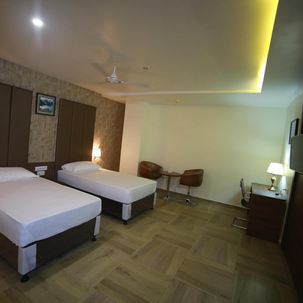 Hotel Svm Grand Medipally Гайдарабад Екстер'єр фото