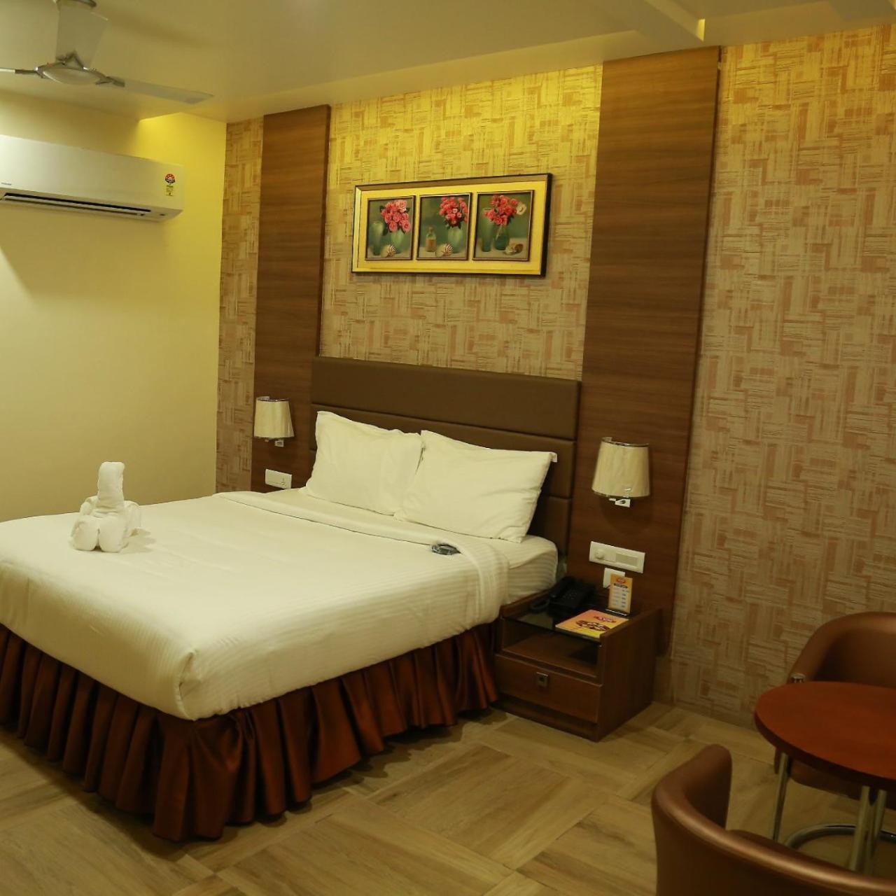 Hotel Svm Grand Medipally Гайдарабад Екстер'єр фото