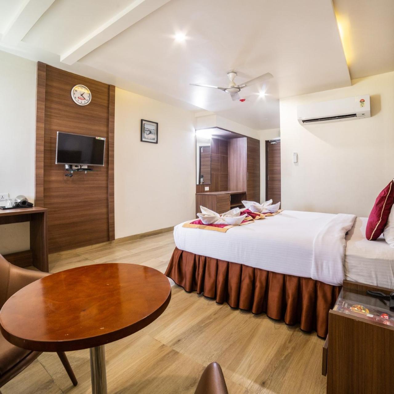 Hotel Svm Grand Medipally Гайдарабад Екстер'єр фото