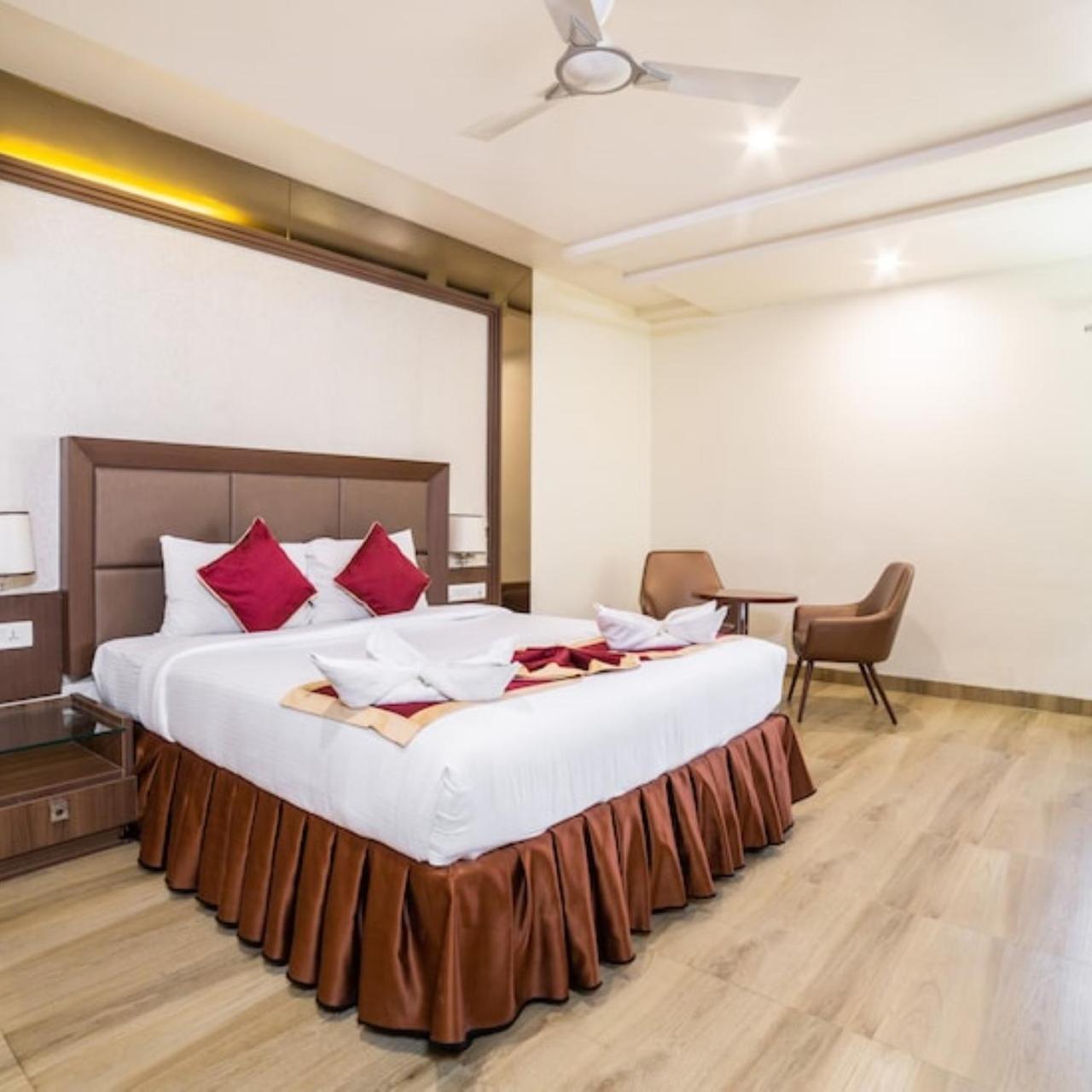 Hotel Svm Grand Medipally Гайдарабад Екстер'єр фото