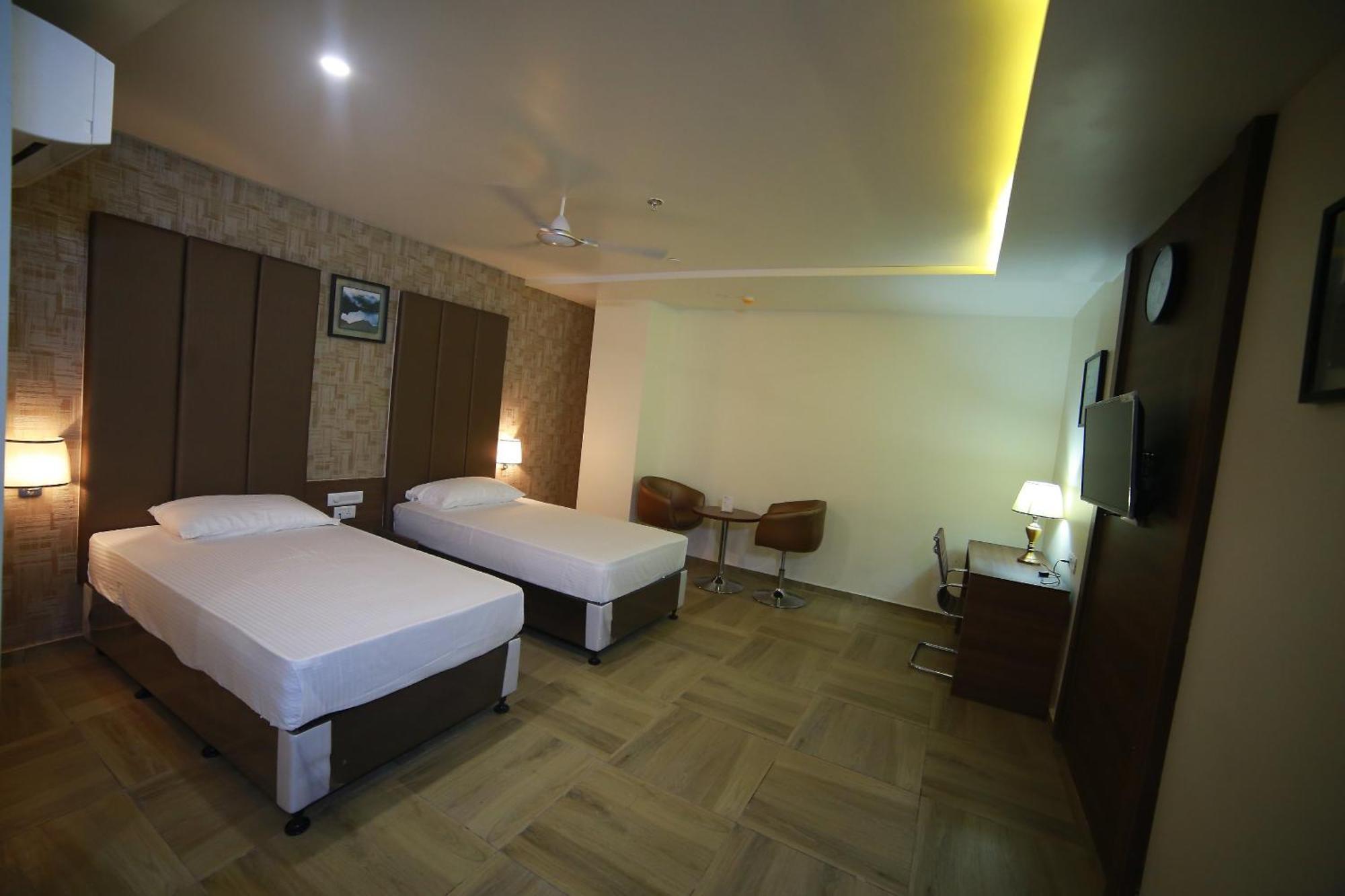 Hotel Svm Grand Medipally Гайдарабад Екстер'єр фото