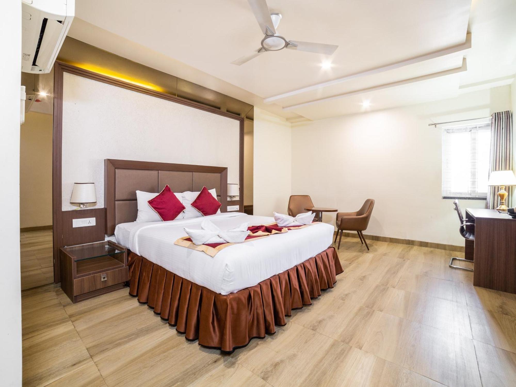 Hotel Svm Grand Medipally Гайдарабад Екстер'єр фото